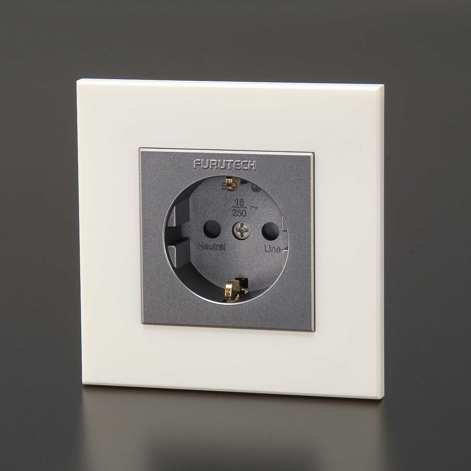 furutech-fp-sws-g-schuko-wandsteckdose-gold image 1