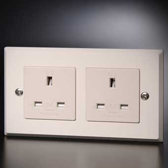 furutech-fp-1363-d-g-uk-wandsteckdose-doppel-vergoldete-netzsteckdose image 1